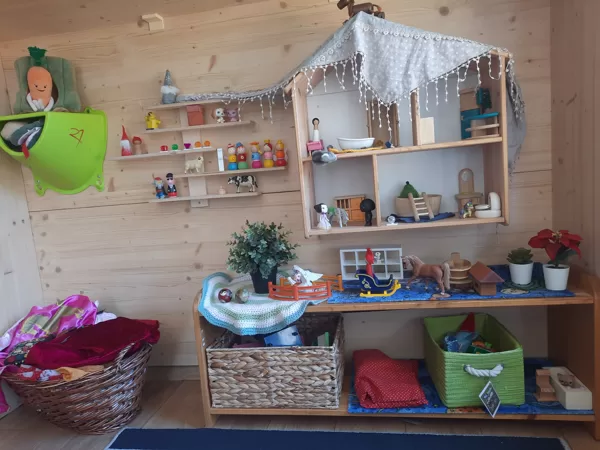 "Mazā pasaule", kurā dzīvo rūķi un princeses, iztēle, smiekli un fantāzija.